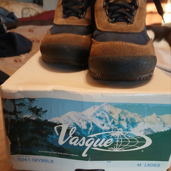 Vasque Skywalk Hiking Blue and Tan Lace Up Boots - Picture 2 of 6